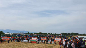 Протестите на производителите продължават в Долни Богров - Снимка 6