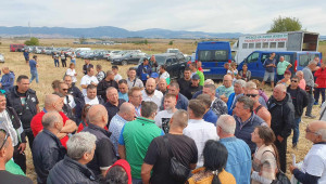 Протестите на производителите продължават в Долни Богров - Снимка 1