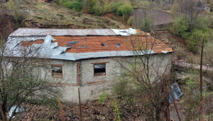 Торнадото в Смолянско отвя покрива на семейна овцеферма