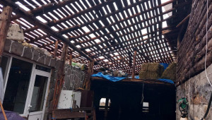 Торнадото в Смолянско отвя покрива на семейна овцеферма - Снимка 11