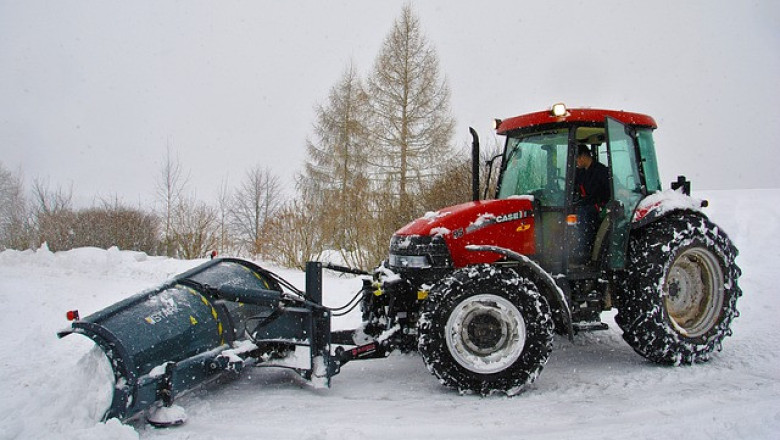 Как да се погрижите за акумулатора на трактора през зимата