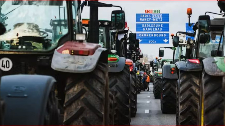 Париж пред блокада: Френските фермери затварят пътища и унищожават вносни храни