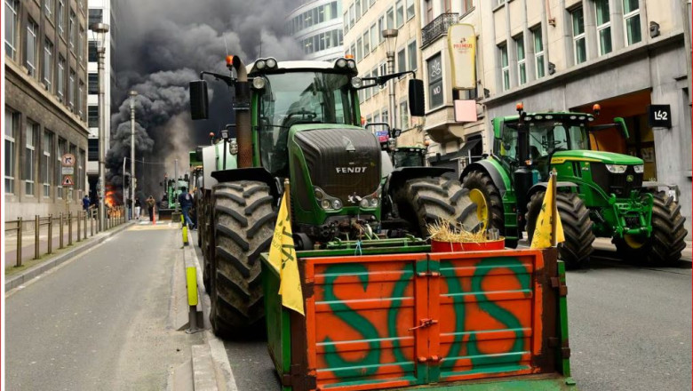 Трактори отново блокират Брюксел в знак на протест